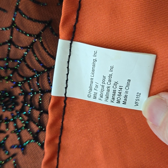 Vintage Hallmark Halloween table runner Spiders Spiderweb Glitter - Picture 5 of 9